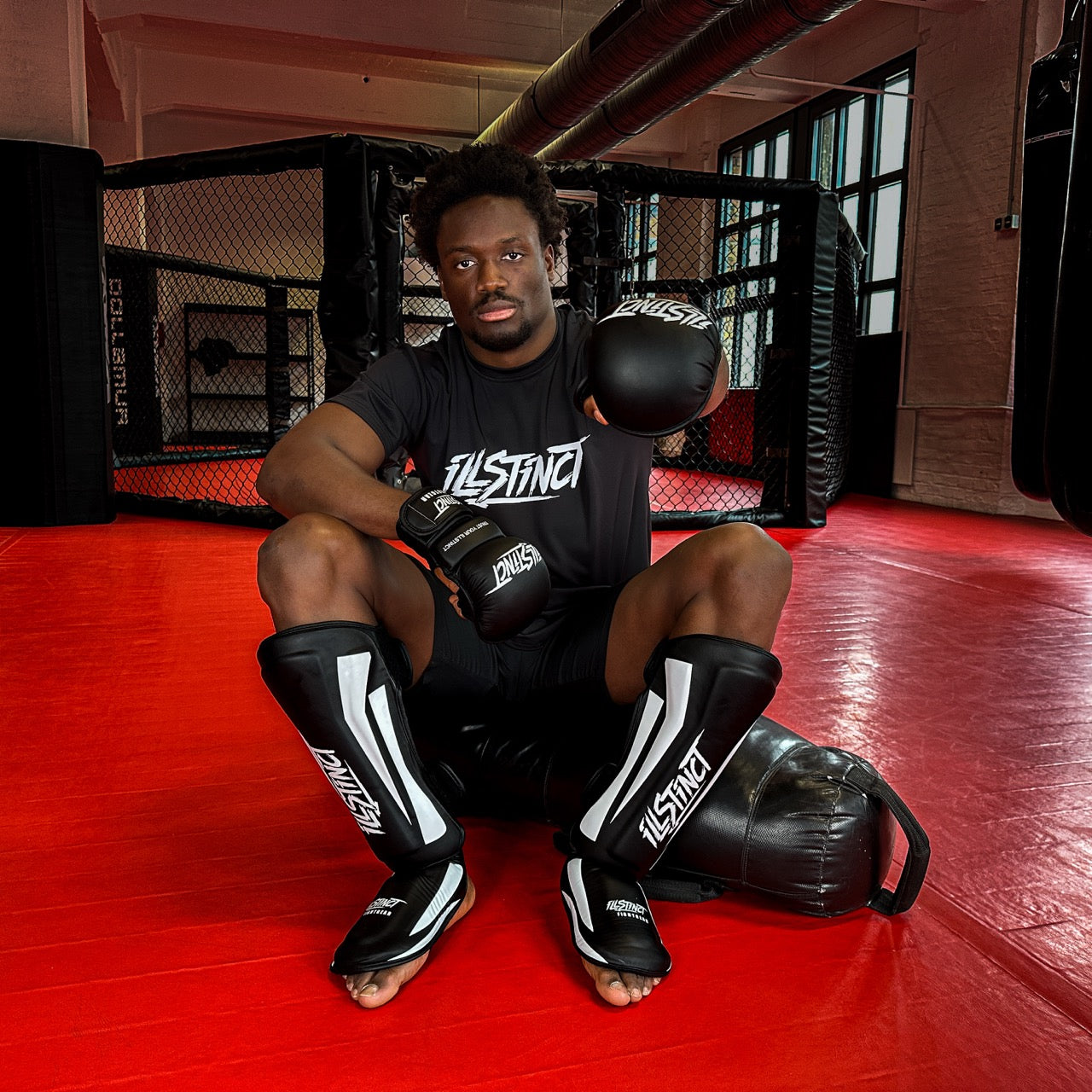 Ready to fight
content: Ob Pratzen, Sparring oder Technik – die illstinct MMA Sparring Handschuhe sind für alles gemacht. Leicht gepolstert, flexibel und ready, wenn du es bist.