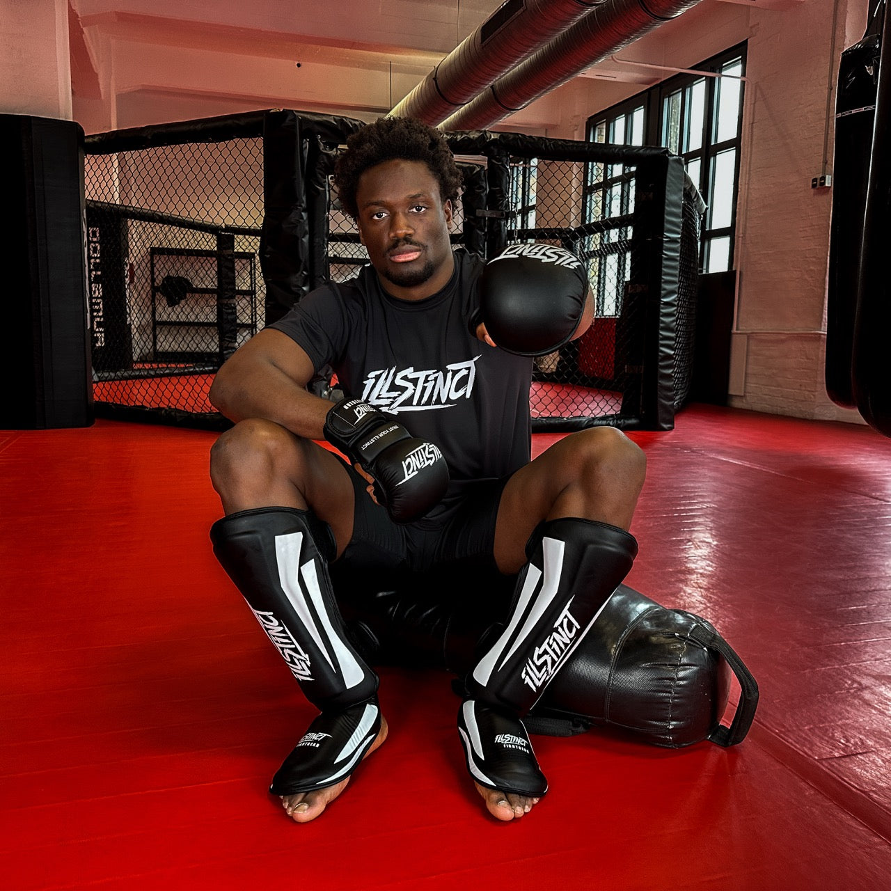 Ready to fight
content: Ob Pratzen, Sparring oder Technik – die illstinct MMA Sparring Handschuhe sind für alles gemacht. Leicht gepolstert, flexibel und ready, wenn du es bist.