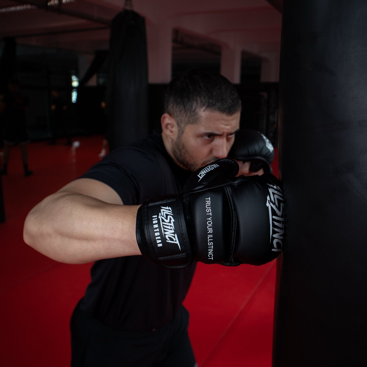 Für harte Treffer
content: Stabil gepolstert & sauber vernäht – gemacht für deinen nächsten Vollkontakt-Haken.