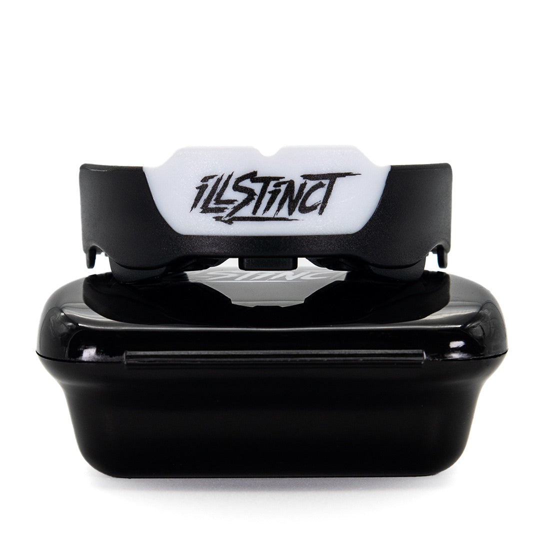 Extra dick
content: Der ImpactShield Premium absorbiert gezielte Treffer und schützt dich zuverlässig vor Zahn- und Kieferverletzungen – für Sparring, Wettkampf und alles dazwischen.