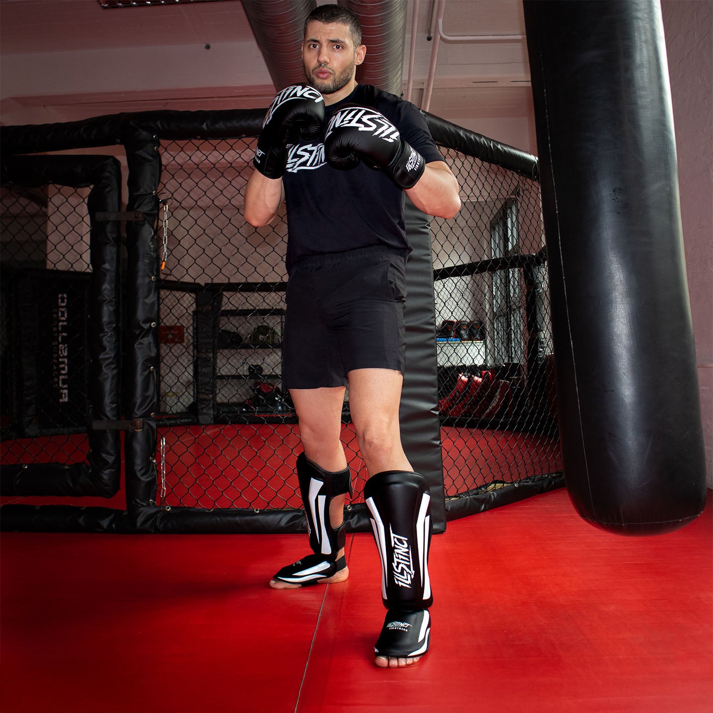 Perfekt abgestimmt
content: Boxhandschuhe und Schienbeinschoner mit optimalem Schutz und perfektem Sitz – für Sparring, Technikdrills und harte Einheiten. Das illstinct Bundle liefert, was du brauchst.