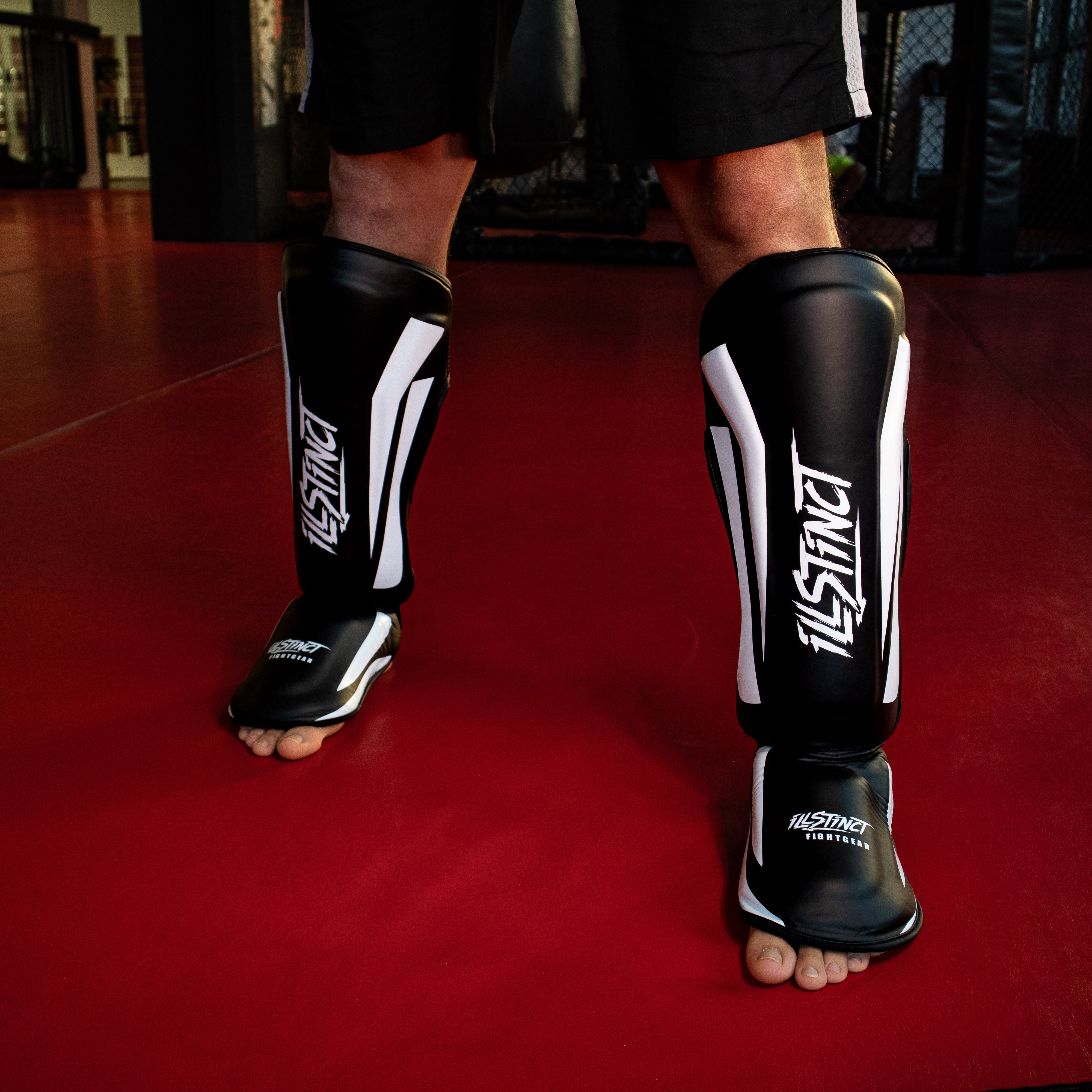 Rundumschutz
content: Maximale Fläche, maximale Sicherheit: Der TitanPro schützt dein Schienbein und deinen Spann mit dicker, stoßabsorbierender Polsterung – kompromisslos von oben bis unten.