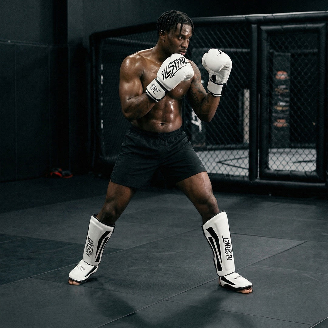 Perfekt abgestimmt

content: Handschuhe, Schienbeinschoner, Mundschutz, Bandagen – alles aufeinander abgestimmt. Ein Bundle, kein Kompromiss.